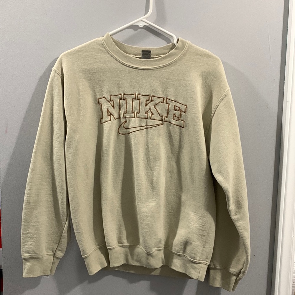 Men’s NIKE Embroidered Vintage Crewneck Sweatshirt